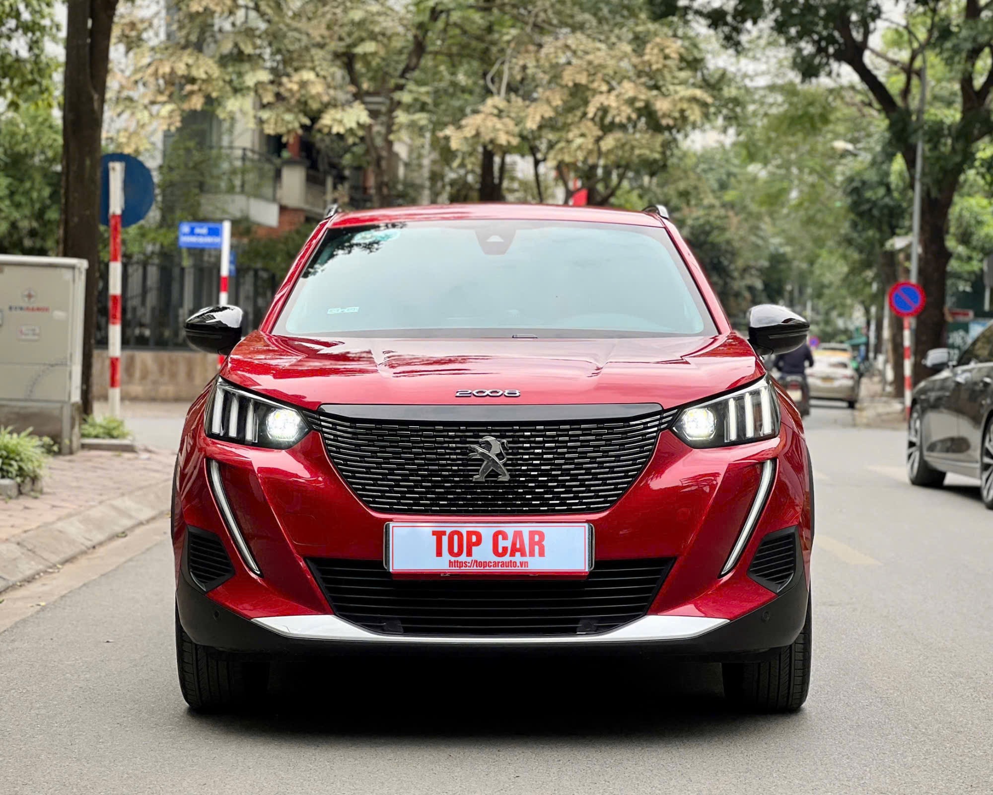 Peugeot 2008 GT_line sx 2023 đỏ, odo 9 ngàn km! Giá: 699tr