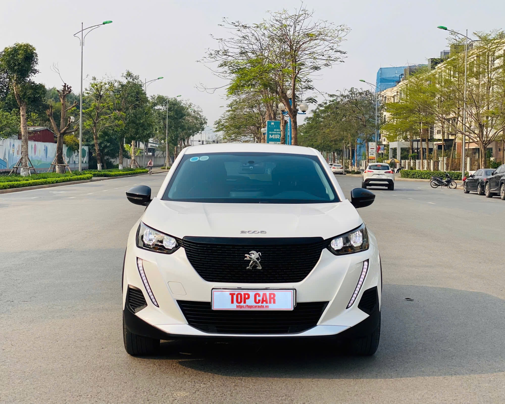 Peugeot 2008 Active sx 2022 trắng, odo hơn 4v km! Giá: 599tr